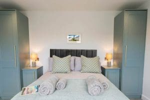 Gwel-Y-Wyddfa_Rhosneigr_Anglesey_double_bedroom_6-1920x1080