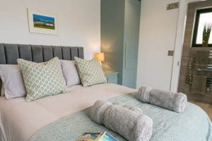 Gwel-Y-Wyddfa_Rhosneigr_Anglesey_double_bedroom_7-1920x1080