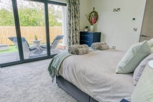 Madrona_Valley_Anglesey_double_bedroom_ensuite_4_1920x1080