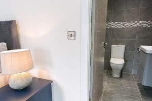 Madrona_Valley_Anglesey_king_ensuite_bedroom_4_1920x1080
